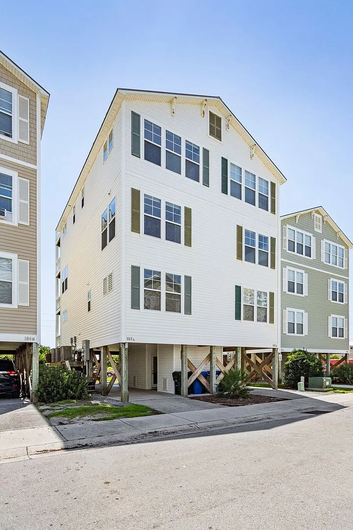 3 Bedroom 2 1/2 bath unfurnished Townhouse located in Surf City-Ocean views — Photo 3