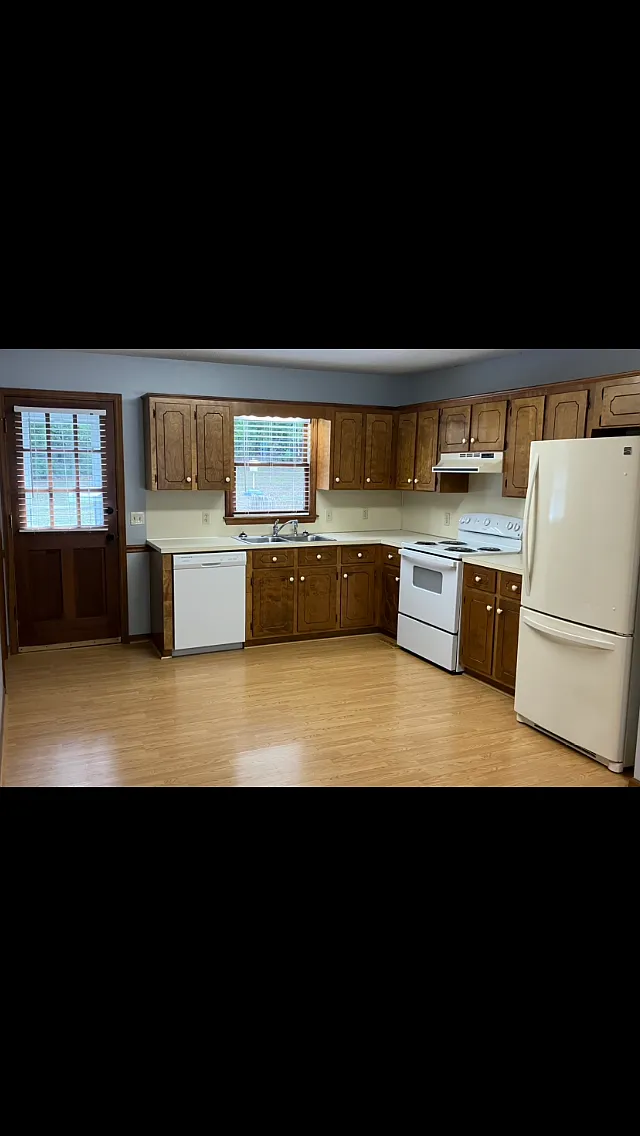 2 bed, $1,000 — Photo 2