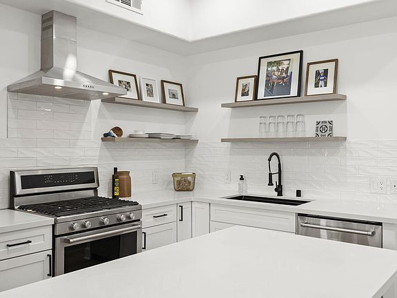 4th image of 130 N Garden St Unit 3141