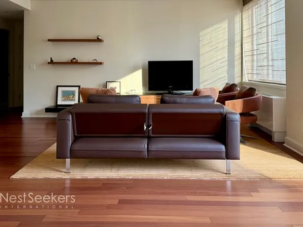 100 Riverside Boulevard image 2 of 22