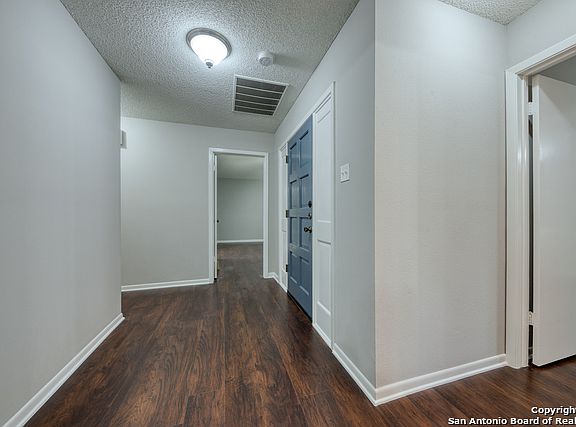 2nd image of 6030 Royal Breeze
