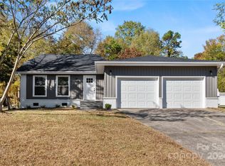 1427 Fox Run Dr, Charlotte, NC 28212