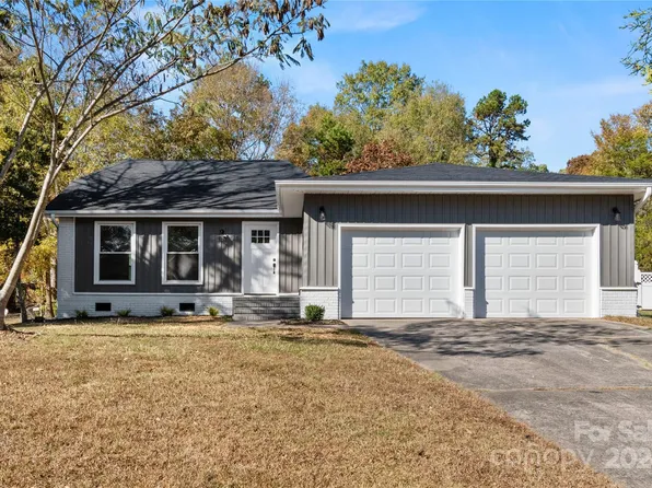 1427 Fox Run Dr, Charlotte, NC 28212