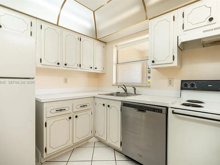 3645 SW Natura Ave #D — Photo 6