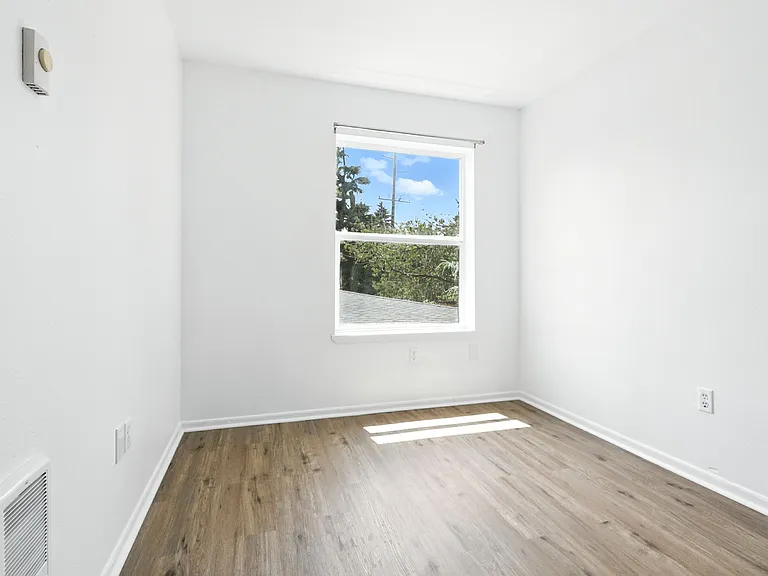 Bedroom #2 - Middle Room