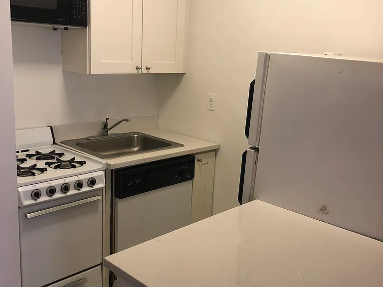 439 E 75th St #23 — Photo 5