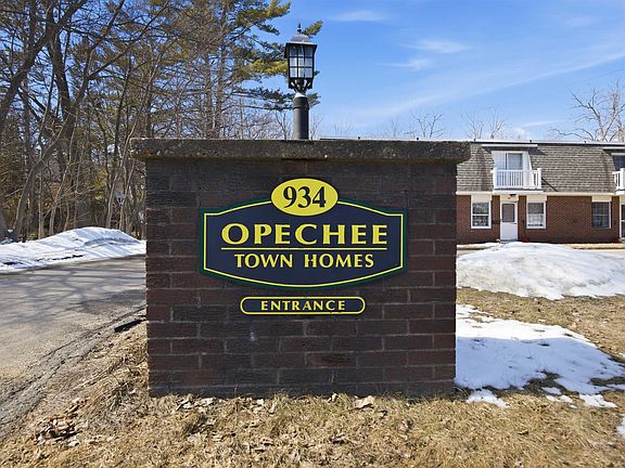 4th image of 934 Main Street #3