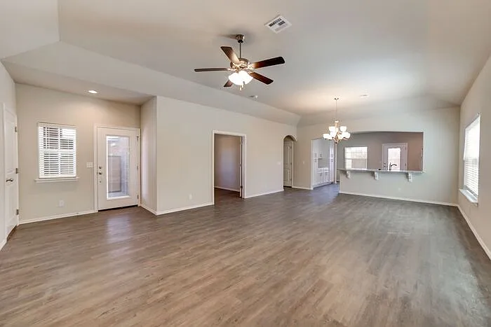 7724 S Chestnut Ave — Photo 6