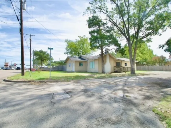 816 E Milam St, Mexia, TX 76667