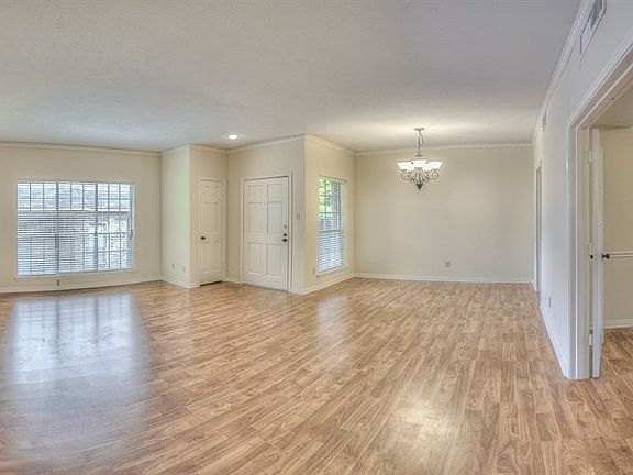 3rd image of 4343 Bellaire Dr S APT 237