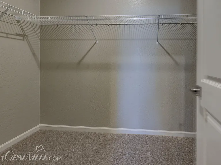 877 Halford Ln — Photo 24