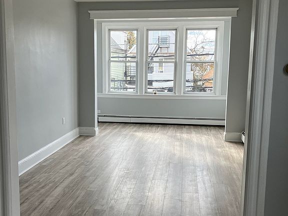 3rd image of 127 W 51st St