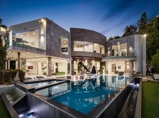 1006 Chantilly Rd, Los Angeles, CA 90077