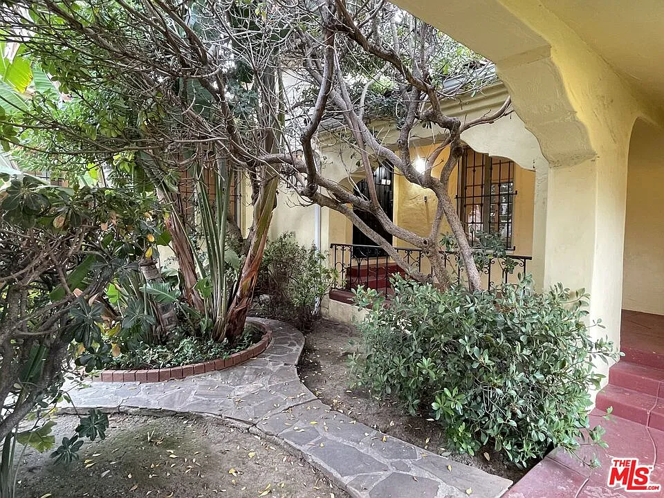 3 bed, 2.0 bath, 1911 sqft, $7,500 — Photo 2
