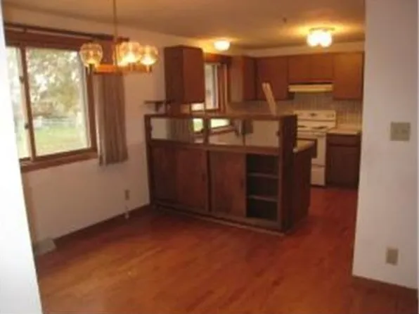 233 E 12th St, Zumbrota, MN 55992