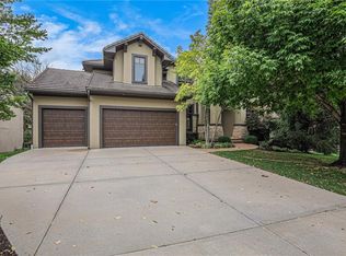 9652 Pickering St, Shawnee, KS 66227