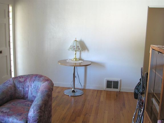 4th image of 1104 E Heroy Ave