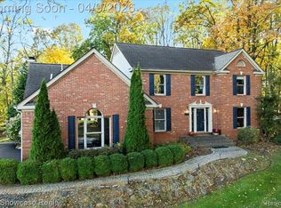 351 Heritage Dr, Milford, MI