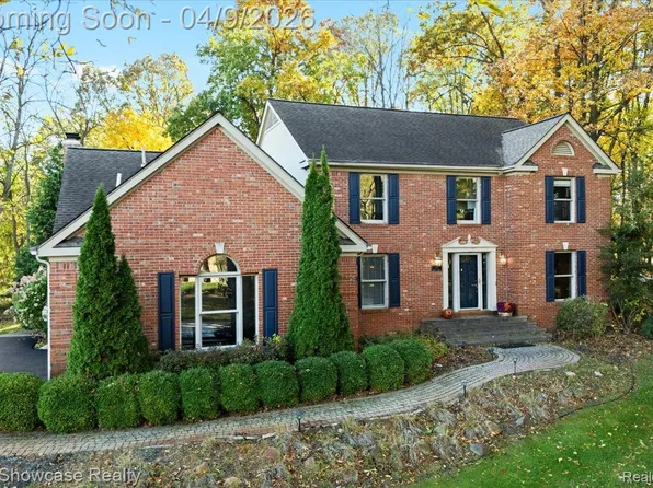 351 Heritage Dr, Milford, MI 48381