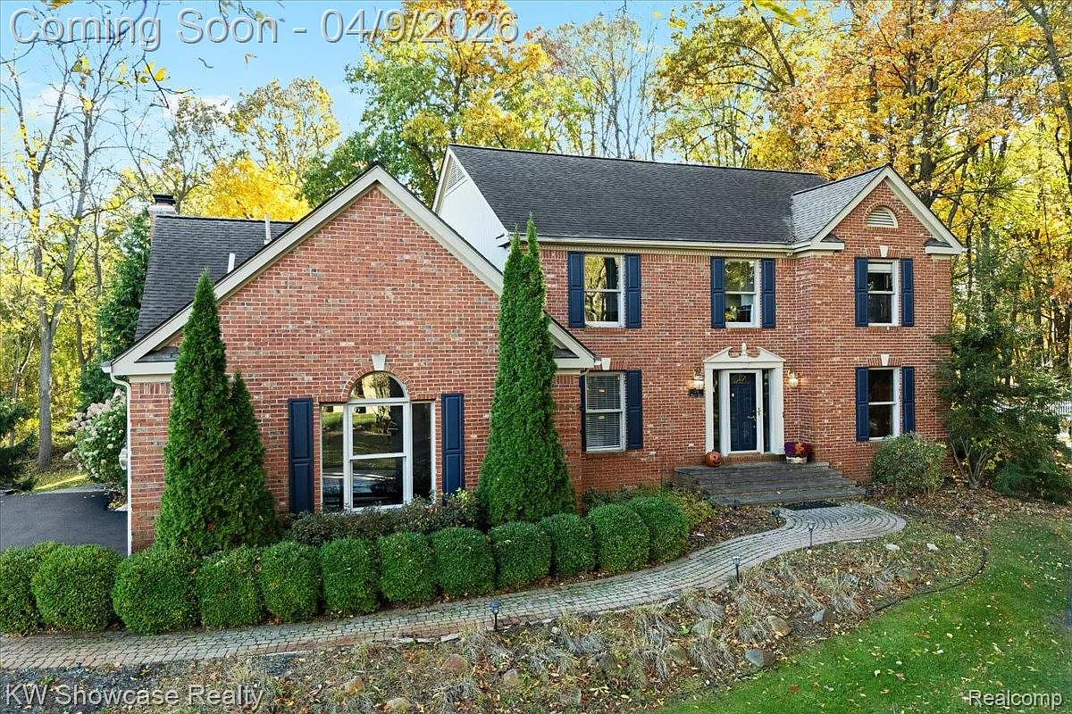 351 Heritage Dr photo 1