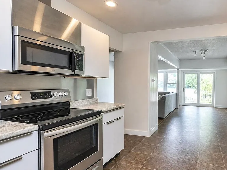120 Chauncey Ave — Photo 9