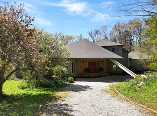 13540 Ledgebrook Ln, Chagrin Falls, OH 44022