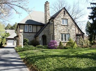 1281 Hillside Dr, Lancaster, PA