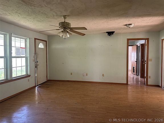 4th image of 5829 Feather St