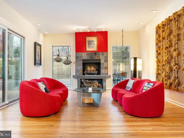 104 E Bells Mill Rd, Philadelphia, PA 19118
