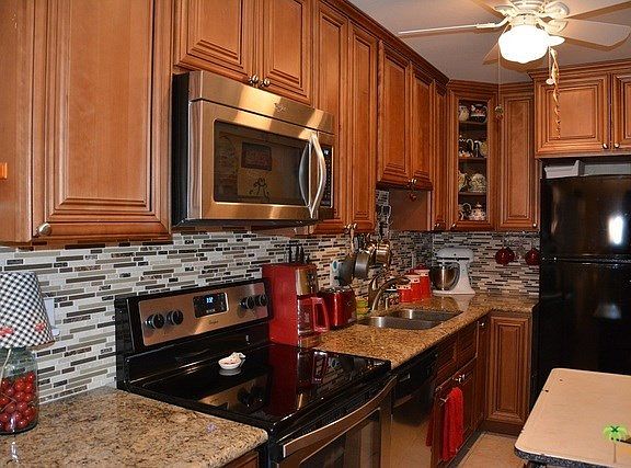 3rd image of 2822 N Auburn Ct #103