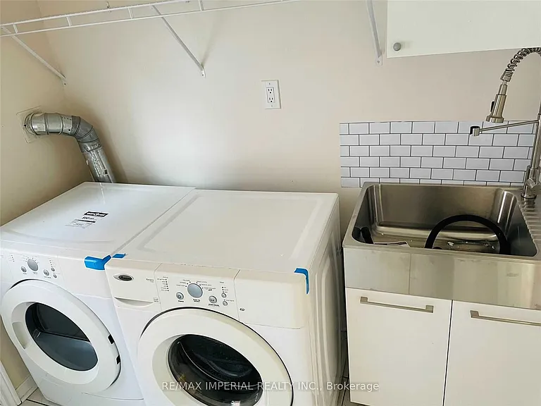5295 Thornwood Dr #UPPER — Photo 9