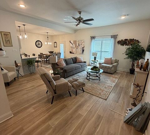 4th image of 2875 Carmichael Dr