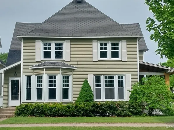 702 S 12th St, Escanaba, MI 49829