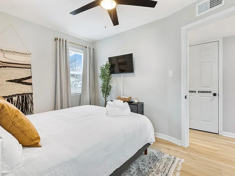 24761 Outer Dr — Photo 25