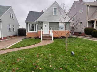 8206 Pinegrove Ave, Parma, OH