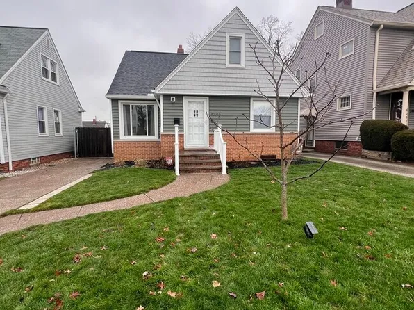 8206 Pinegrove Ave, Parma, OH 44129