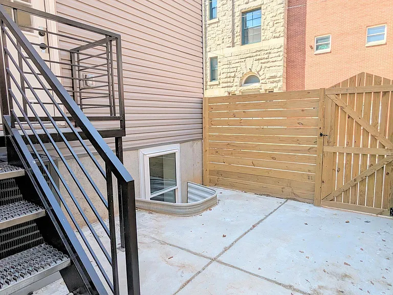 3015 W Oxford St #1 — Photo 11
