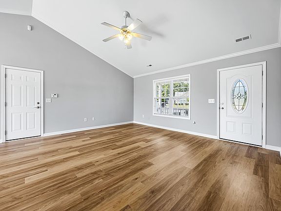 3rd image of 220 Loquat  Ct.