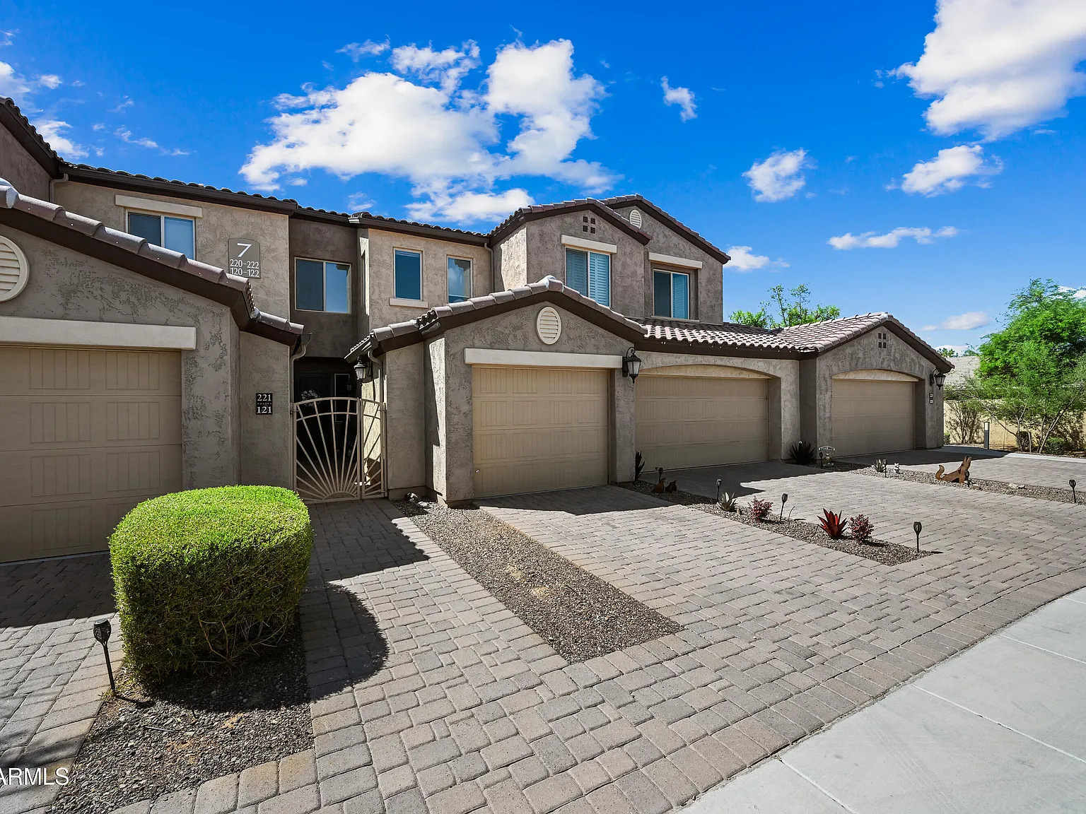 250 W Queen Creek Rd — Photo 1