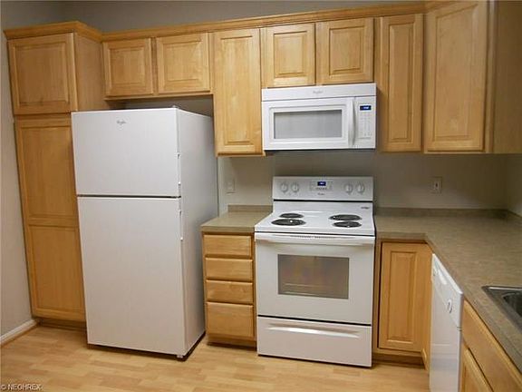 3rd image of 2552 Woodruff Ct #43