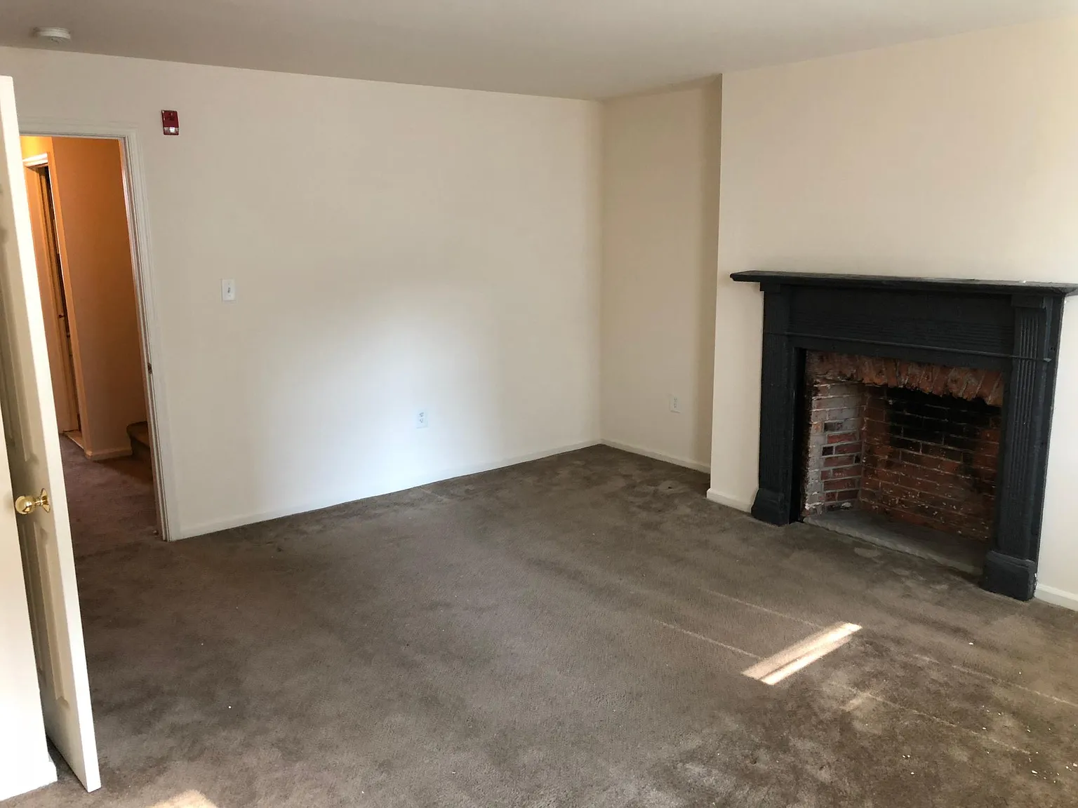 3 bed, 1500 sqft, $2,400 — Photo 3