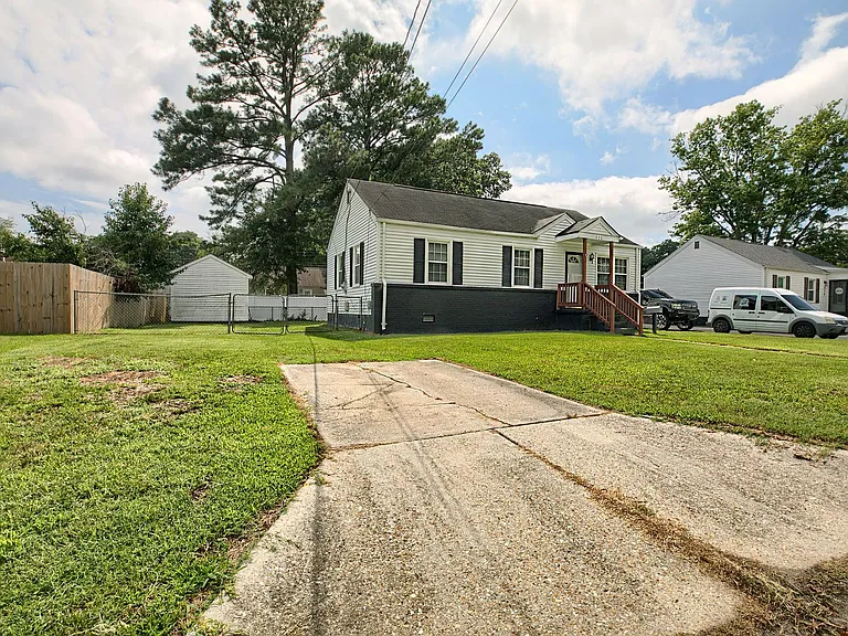626 Sedgefield Dr — Photo 3