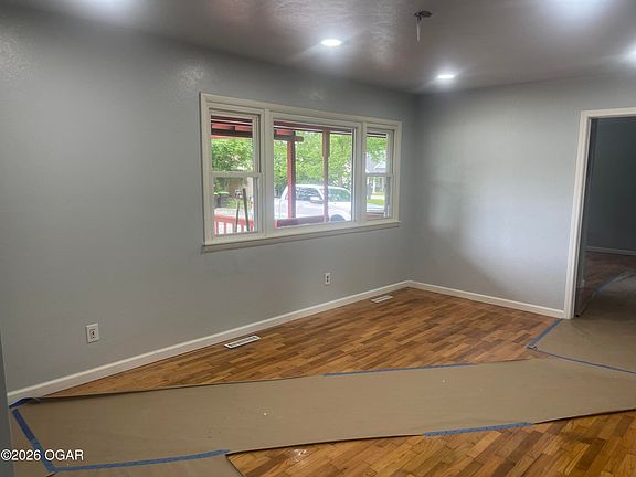 3rd image of 625 Webb St