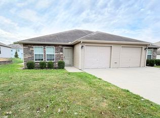 102 SW Rock Garden Ln, Blue Springs, MO 64064