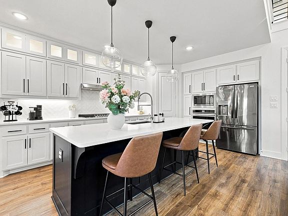5th image of 2856 Epping Way