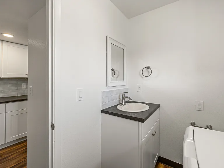 2230 E Roanoke Dr — Photo 16
