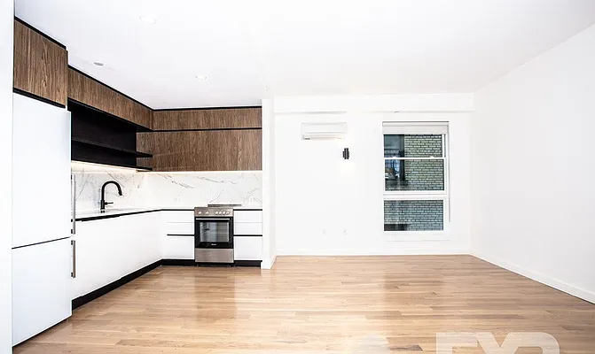 Rented by EXR | media 9