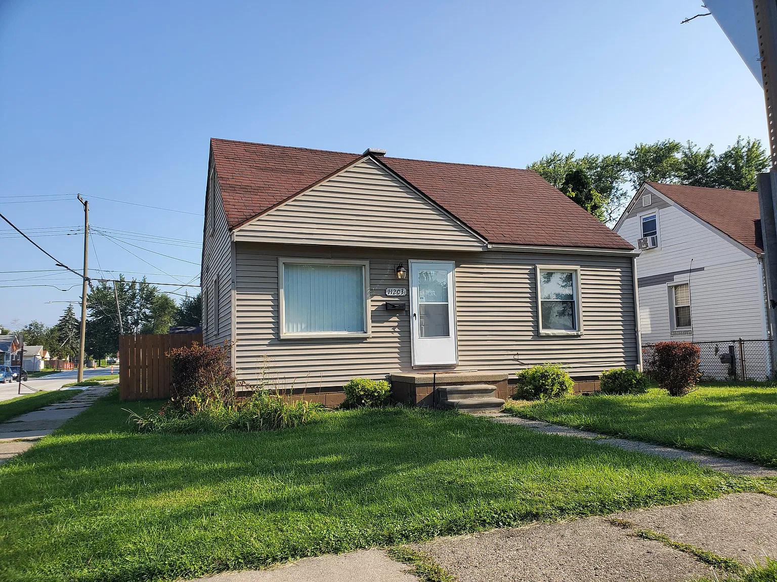 4 bed, 1159 sqft, $1,550 — Photo 1