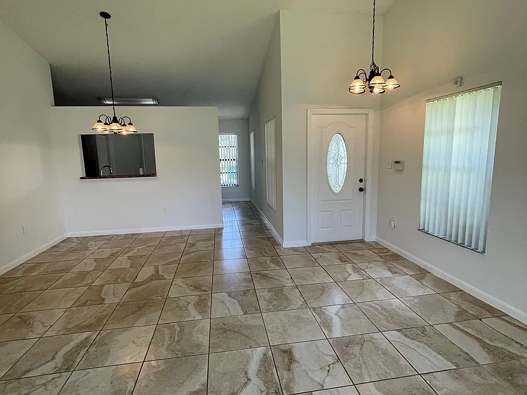 13761 Newport Mnr — Photo 4