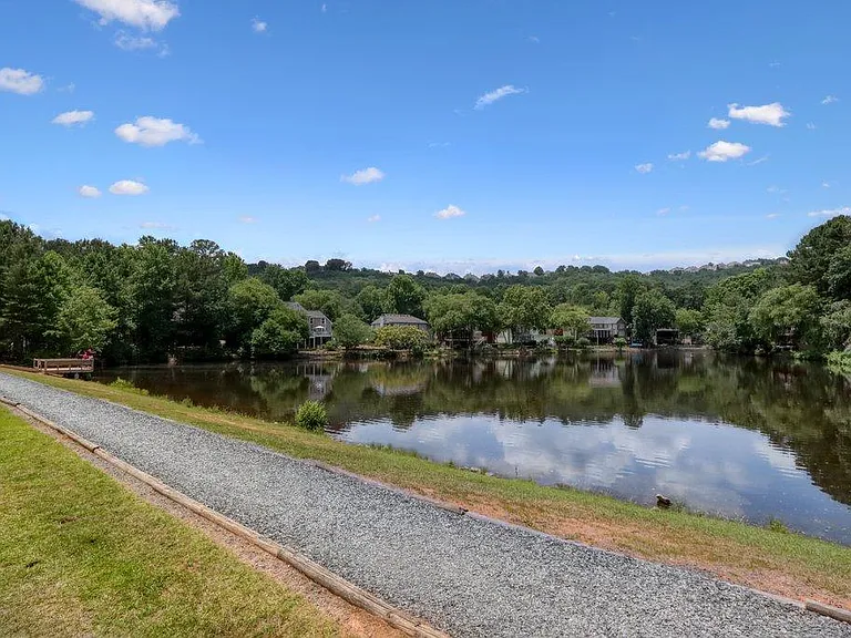 Highborne Dr NE — Photo 95